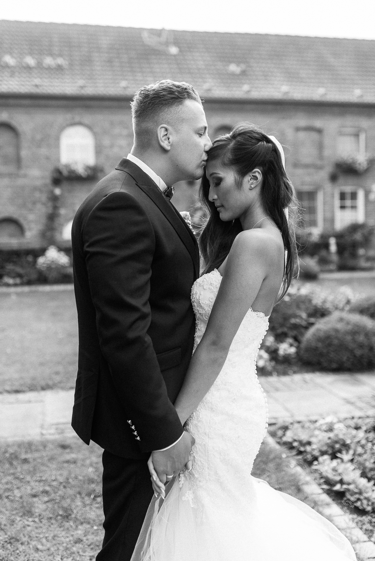 Hochzeitspaar Kim und Chris – ein emotionaler Moment, festgehalten von Jeean Hochzeitsfotograf.